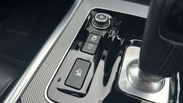 Jaguar XE 2.0 D200 R-Dynamic SE 4dr Auto Diesel Saloon